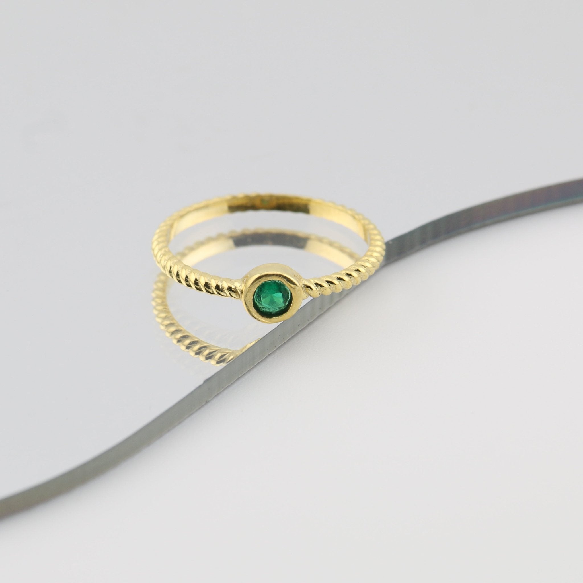 Verba Twisted Band Emerald Ring - Sterling Silver - Taras Lesya