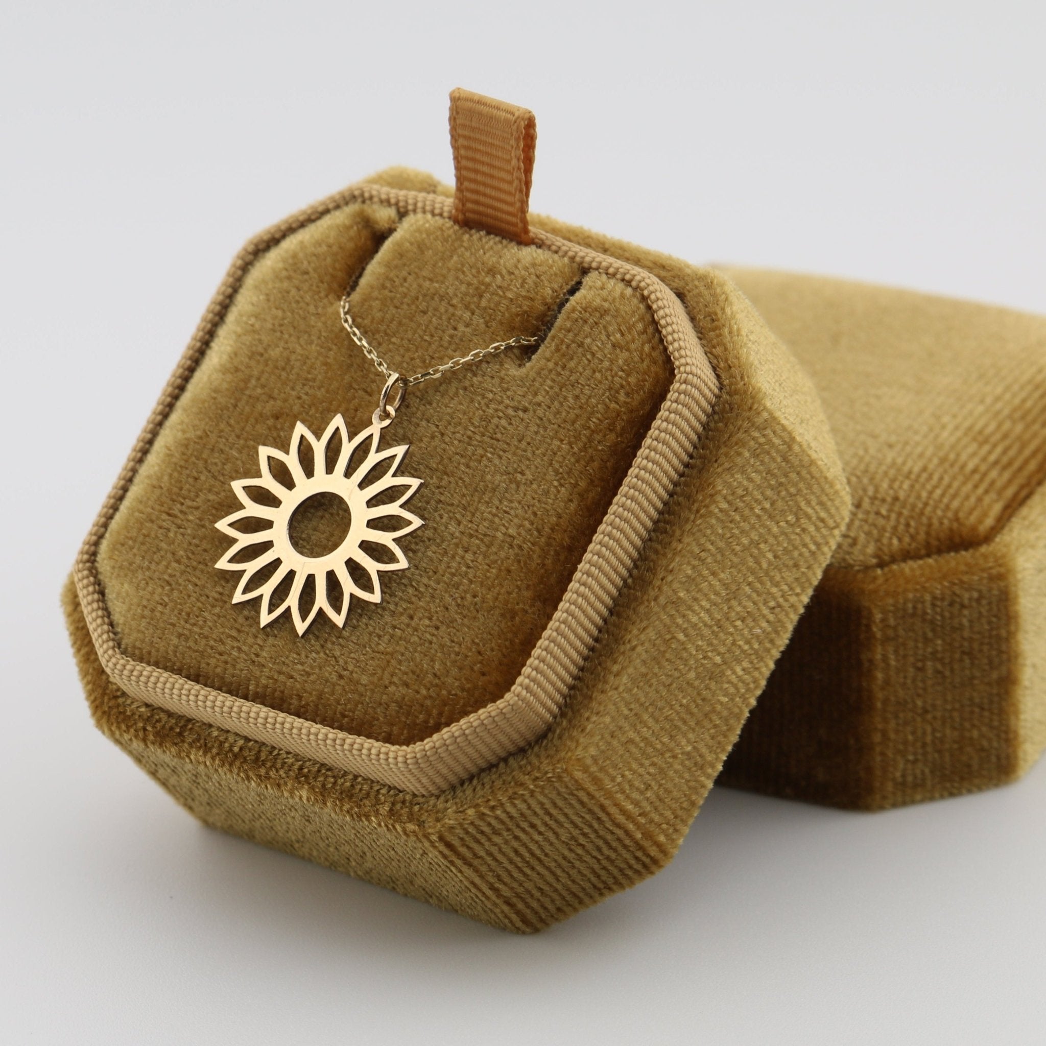 Minimalist Sunflower Necklace – 14K Gold - Taras Lesya