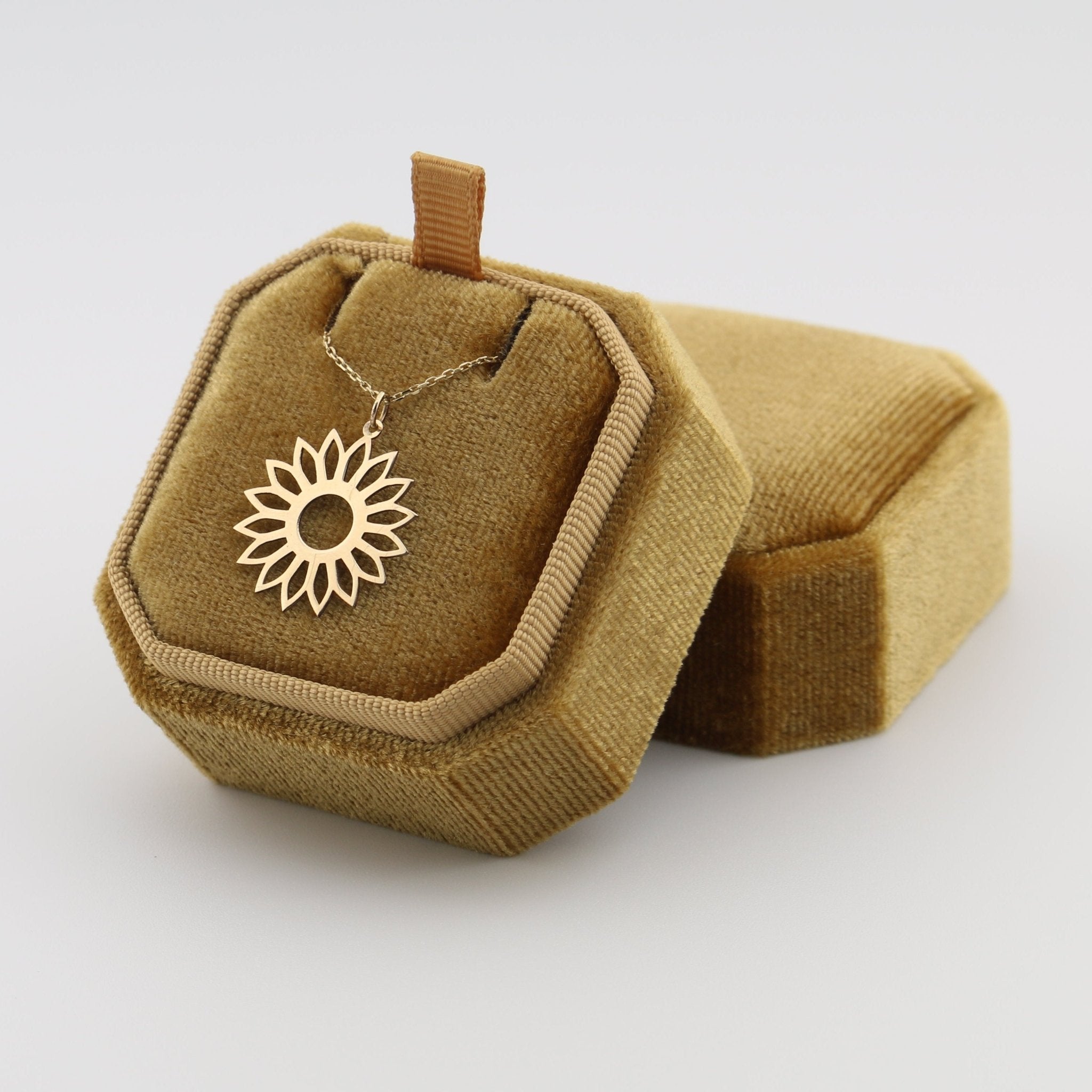 Minimalist Sunflower Necklace – 14K Gold - Taras Lesya