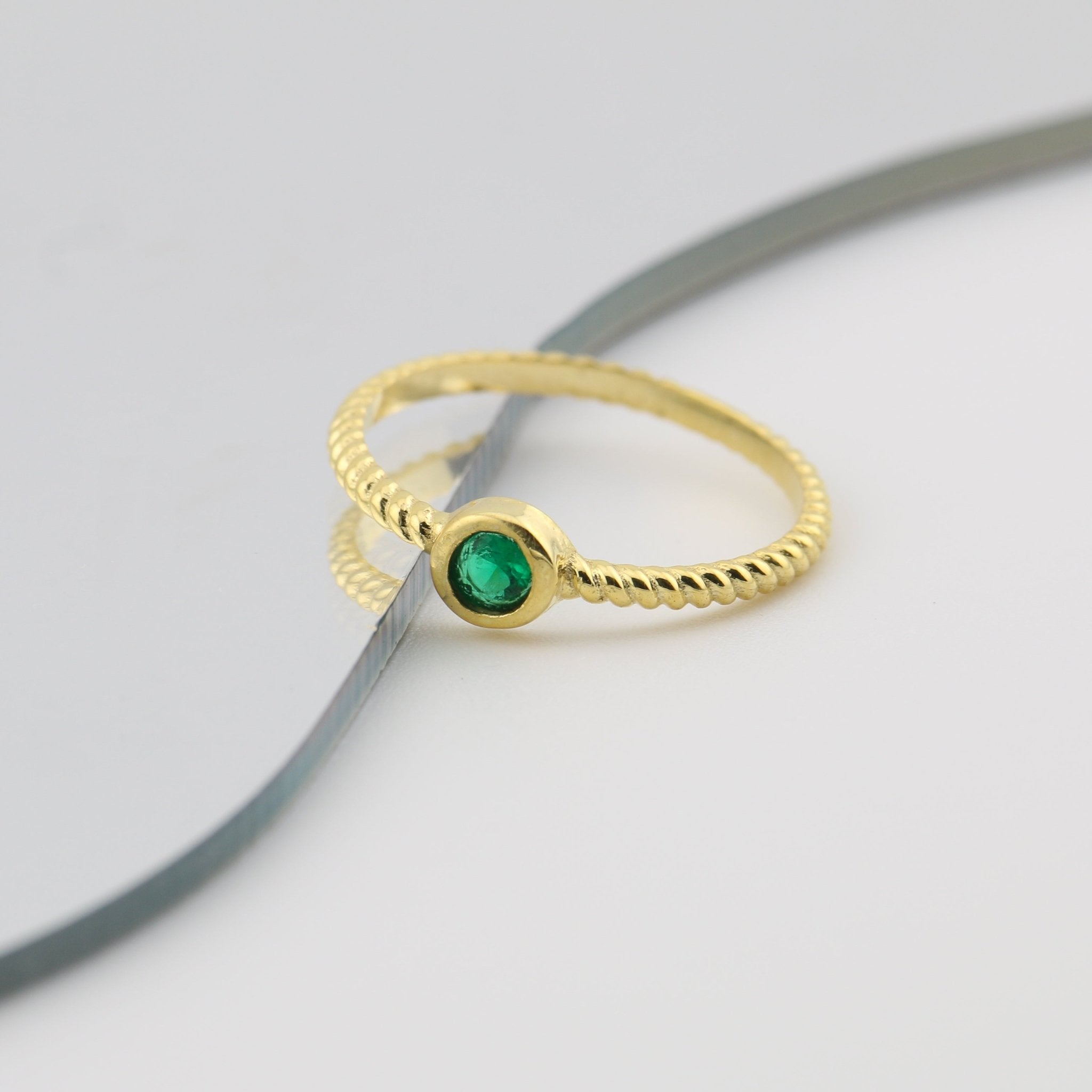 Verba Twisted Band Emerald Ring - Sterling Silver - Taras Lesya