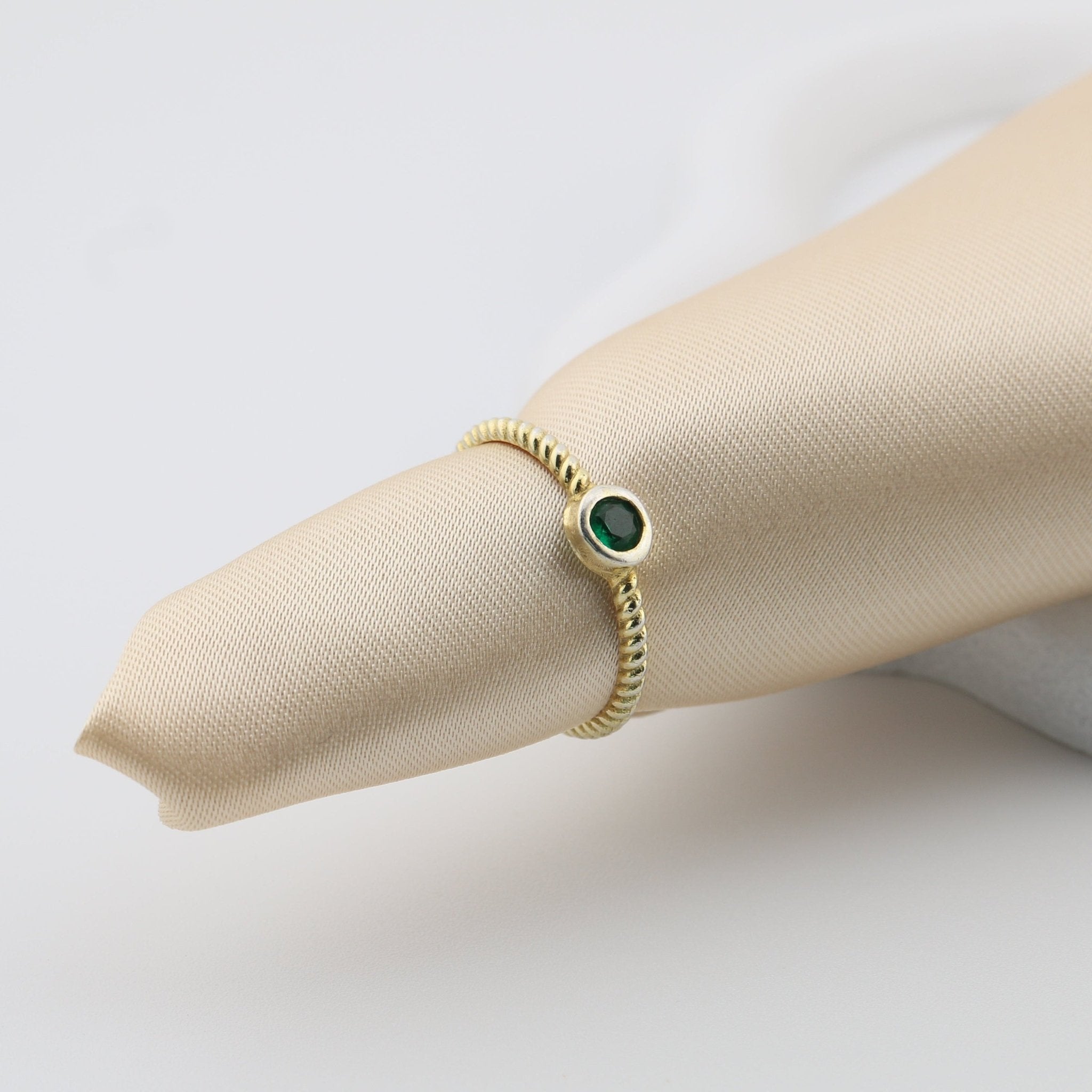 Verba Twisted Band Emerald Ring - Sterling Silver - Taras Lesya